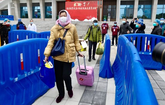 Koronovirusa yoluxan ilk 23 xəstə evə buraxıldı- FOTOLAR