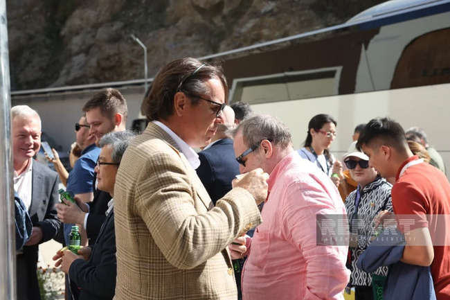 Xarici diplomatlar "İstisu" mineral su zavoduna baş çəkiblər - FOTO