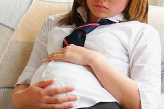 9 ay hamilə olduğunu bilməyən 11-ci sinif şagirdi - Valideynlərinin qarşısında doğdu - FOTO