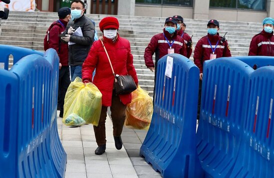 Koronovirusa yoluxan ilk 23 xəstə evə buraxıldı- FOTOLAR