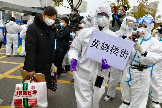 Koronovirusa yoluxan ilk 23 xəstə evə buraxıldı- FOTOLAR