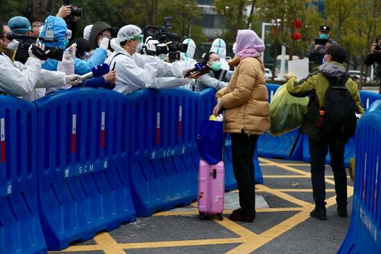 Koronovirusa yoluxan ilk 23 xəstə evə buraxıldı- FOTOLAR