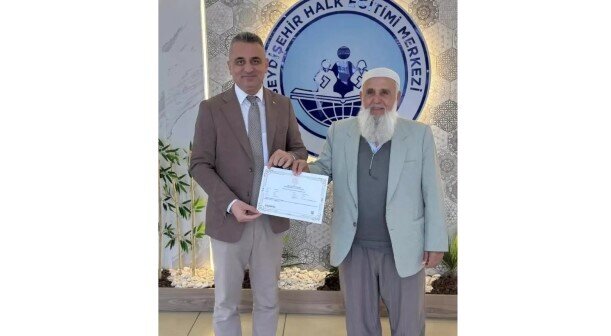 84 yaşında oxuyub-yazmağı öyrəndi