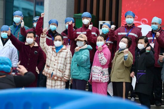 Koronovirusa yoluxan ilk 23 xəstə evə buraxıldı- FOTOLAR