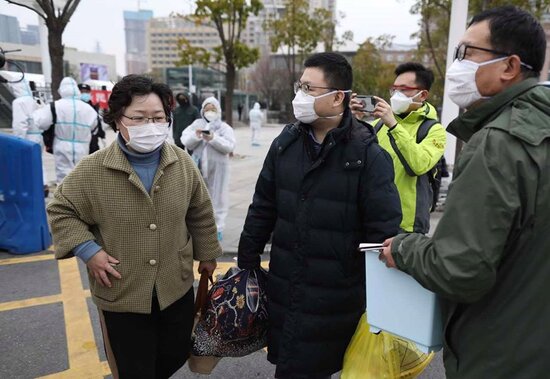 Koronovirusa yoluxan ilk 23 xəstə evə buraxıldı- FOTOLAR