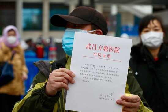 Koronovirusa yoluxan ilk 23 xəstə evə buraxıldı- FOTOLAR