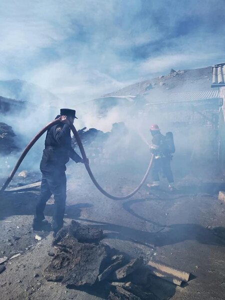 Polislər yanan evləri belə söndürdülər-FOTOLAR