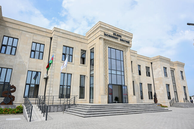 Mehriban Əliyeva qızı ilə açılışda - Fotolar