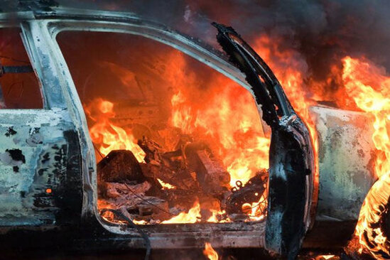 Bakı-Şamaxı yolunda avtomobil aşaraq yandı - VİDEO