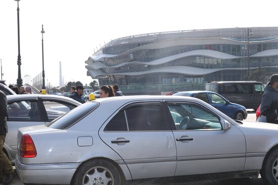 1 manatlıq taksi sürən 50 yaşlı qadın: "Günə 120 manat qazana bilirəm"- VİDEOREPORTAJ/ FOTOLAR