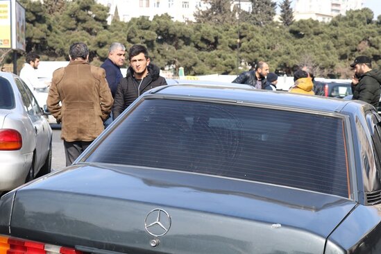1 manatlıq taksi sürən 50 yaşlı qadın: "Günə 120 manat qazana bilirəm"- VİDEOREPORTAJ/ FOTOLAR
