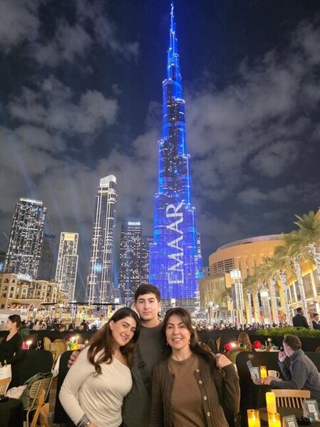 Ailələri ilə bayram fotosu paylaşdılar - Fotolar