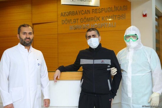 Koronavirusdan sağalan həkim Cavid Paşayev evə buraxıldı - FOTO