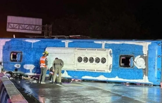 Tailandda əcnəbi turistlərin olduğu avtobus qəzaya uğrayıb: 12 nəfər yaralanıb