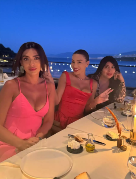 Röya Ayxan oğlu ilə tətildə