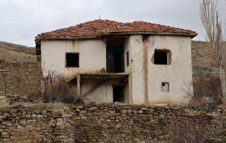 Cin ŞAYİƏSİ:15 ildir tərk edilmiş kənddə sadəcə bir ailə yaşayır