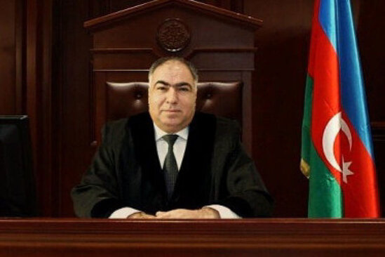 Tanınmış məhkəmə hakimi təqaüdə göndərilir