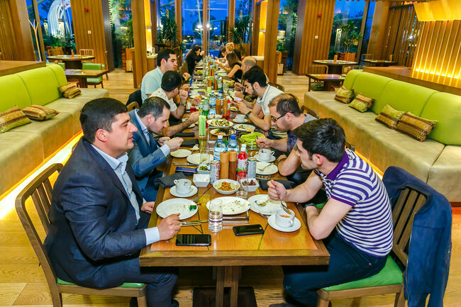 Norm Sement mətbuat nümayəndələri üçün iftar süfrəsi təşkil edib