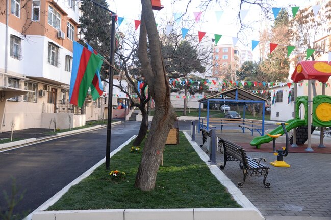 Nəsimi rayonunda növbəti abad həyət sakinlərin istifadəsinə verilib