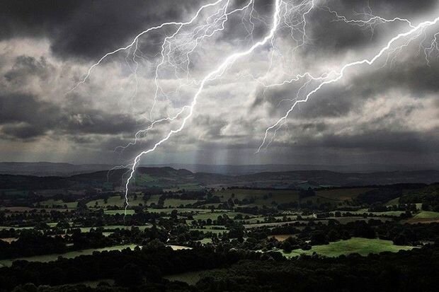 Gəncə və yaxın rayonlarda qasırğa olub, Göygölə dolu yağır