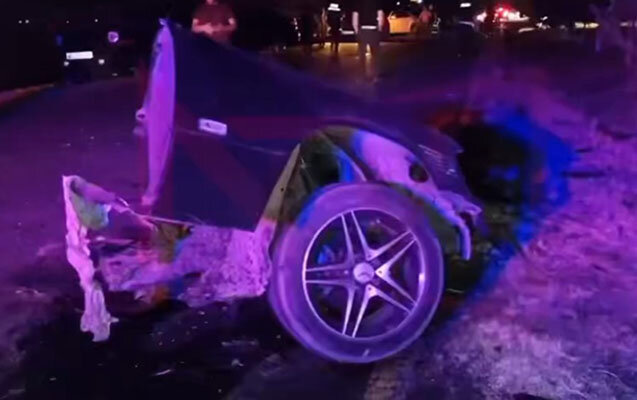 "Mercedes" 2 yerə bölünüb - Axşamkı qəzanın videosu