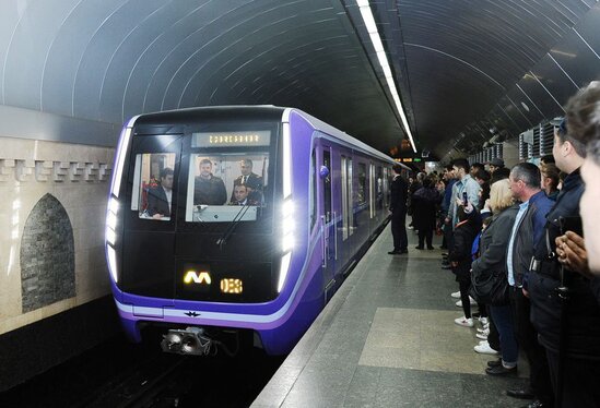 Metroda qatarların intervalında gecikmələr yarandı