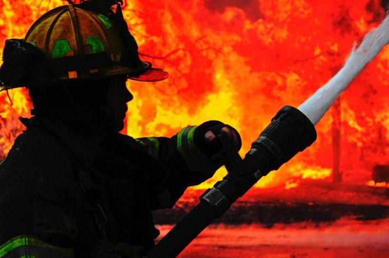 Gəncədə mağaza yanıb