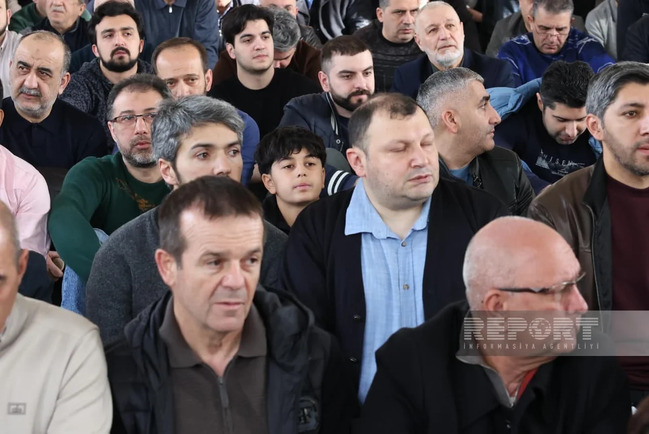 Təzəpir məscidində bayram namazı qılındı (FOTO)