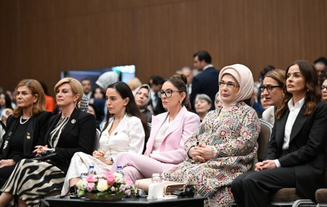 Mehriban Əliyeva Antalyada Fələstinlə bağlı paneldə iştirak edib - FOTO