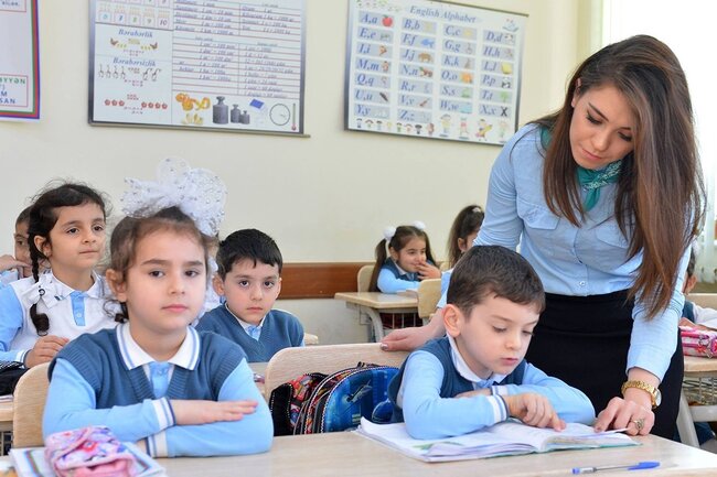 Deputat: Vahid məktəbli forması təhsil mühitində bərabərlik və məsuliyyət hissini gücləndirir