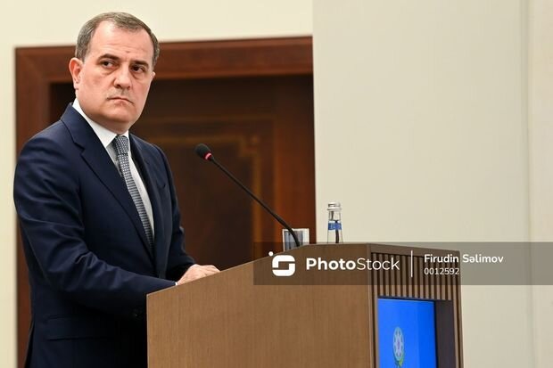 Ceyhun Bayramov şəhid hərbi qulluqçuların ailələrinə başsağlığı verdi - FOTO