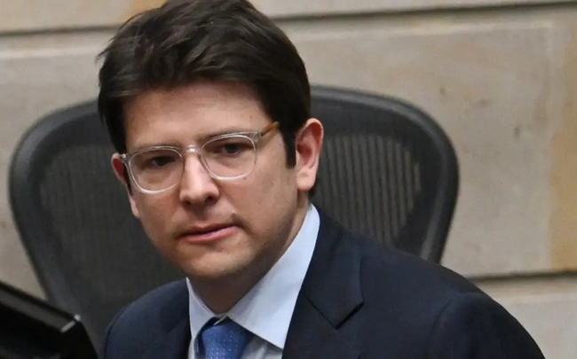 Kolumbiyalı senator sui-qəsd cəhdindən sonra əməliyyat olunub, vəziyyəti kritik olaraq qalır