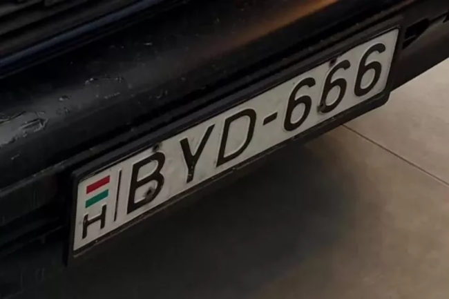 Nömrə 1000 dollara, maşın pulsuz satılır