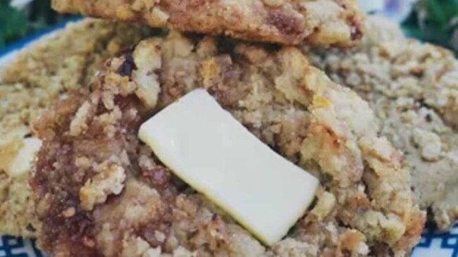 Bir dilim qızardılmış çörəklə başladı: İndi qapısında növbədir