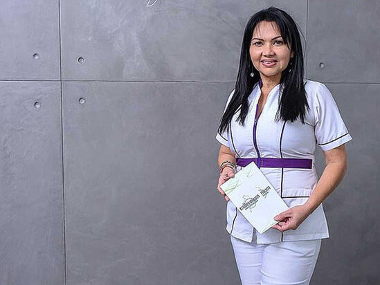 Özünü plastik cərrah kimi təqdim edən qadın əməliyyat zamanı saxlanıldı - FOTO