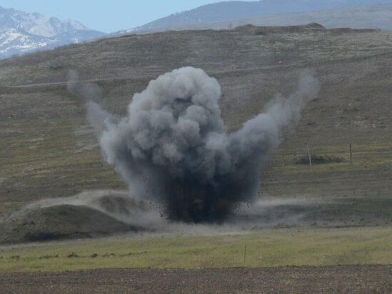 Yevlaxda ermənilərin müharibə vaxtı atdığı 17 ədəd kasetli bomba TAPILDI