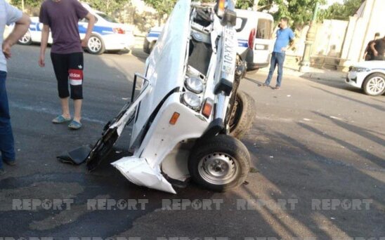 Dəhşətli QƏZADAN görüntülər: Maşın iki yerə parçalandı - YENİLƏNİB + ANBAAN VİDEO