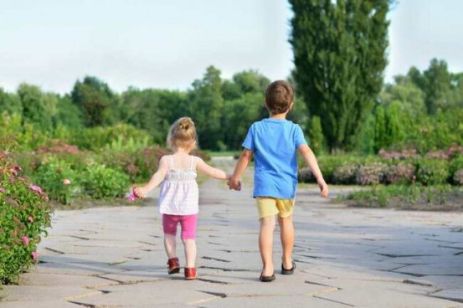 Kiçik uşaq böyüyü niyə qısqanır? - Həll yolları