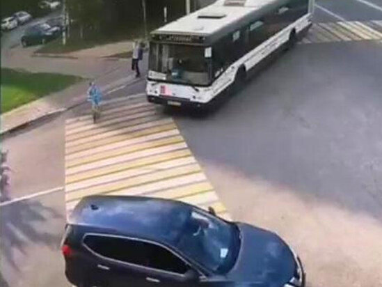 Avtobus məktəblini vurub öldürdü - Anbaan VİDEO