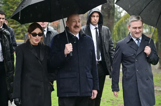 Prezident İlham Əliyev Belqradda ümummilli lider Heydər Əliyevin və serb yazıçısı Milorad Paviçin abidələrini ziyarət edib