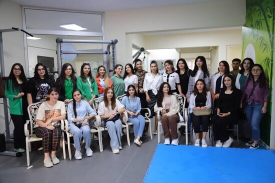 Osteopat-terapevt Elfanə Süleymanova ATU tələbələri üçün görüş keçirdi