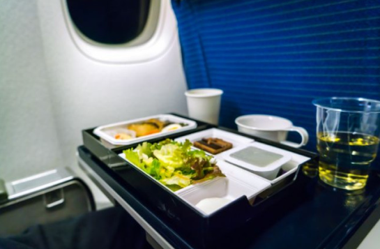 Uçuşdan əvvəl hansı qidaları yemək OLMAZ