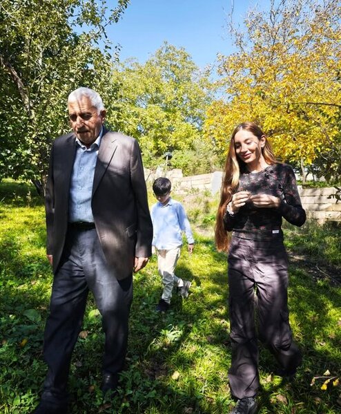 Arzu Əliyeva şamaxılı ailənin qonağı oldu - Fotolar