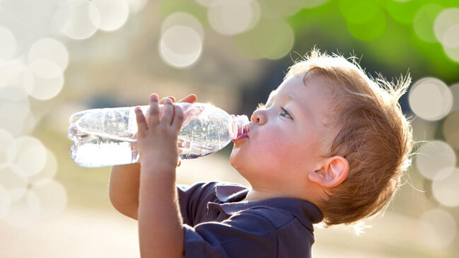 İnsulinin təbii rəqibi: Suyun şəkərlə mübarizədə əsas müttəfiqdi - 6 səbəb