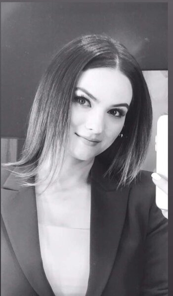 Məşhur aparıcı gözəlliyi ilə heyran etdi - FOTO