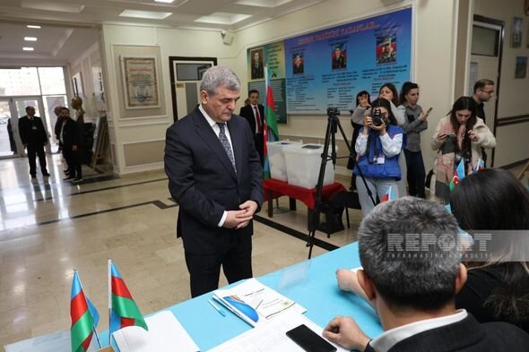 Prezidentliyə namizəd Fazil Mustafa səs verib - FOTO