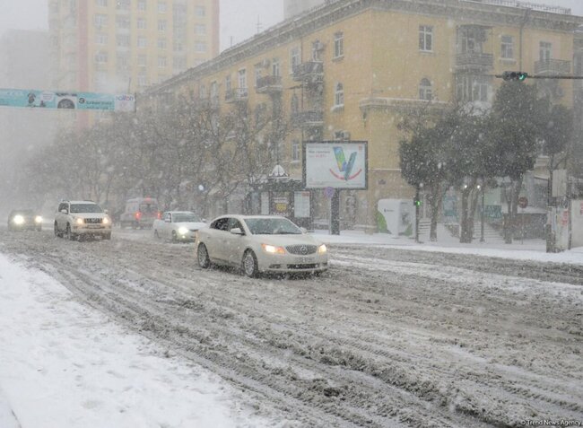 Güclü külək, qar, yollar buz bağlayacaq - Həftənin ilk iş gününün HAVASI