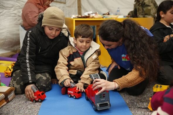 Azərbaycan könüllülərinin zəlzələ bölgəsindəki növbəti günü - FOTO
