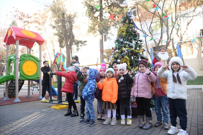 Nəsimi rayonunda növbəti abad həyət sakinlərin istifadəsinə verilib