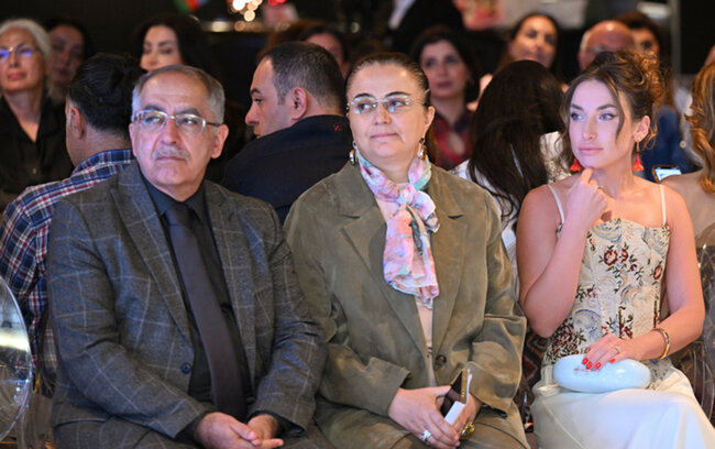 Alyona Əliyeva moda nümayişini izlədi - Fotolar